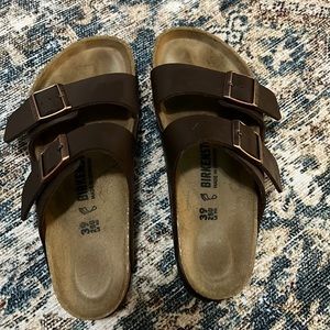 Birkenstock Arizona slides almost new! Size 39 (US 8)
